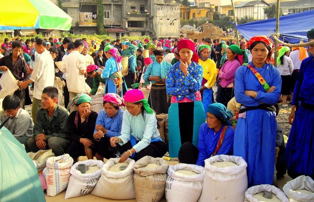 dong van fari market